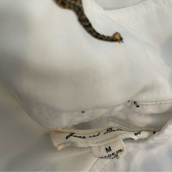 Jane and Delancey Giraffe Printed Long Sleeve Button Up Size Small - Picture 3 of 5